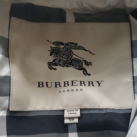 Burberry White Cropped Down Puffer Jacket Size XS - Picture 2 of 11